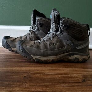 Keen Women Hiking Boots